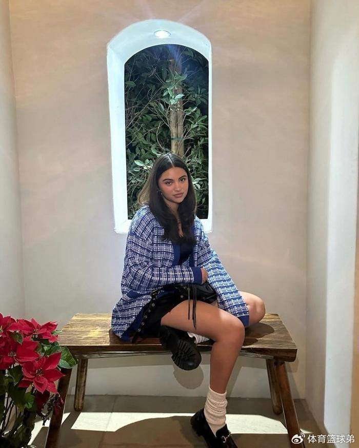 撒狗粮了！布朗尼与女友在社媒秀恩爱，球迷调侃詹姆斯要当爷爷了