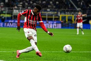 罗马诺：弗拉门戈900万欧签埃默森、罗马2500万签韦斯利即将敲定