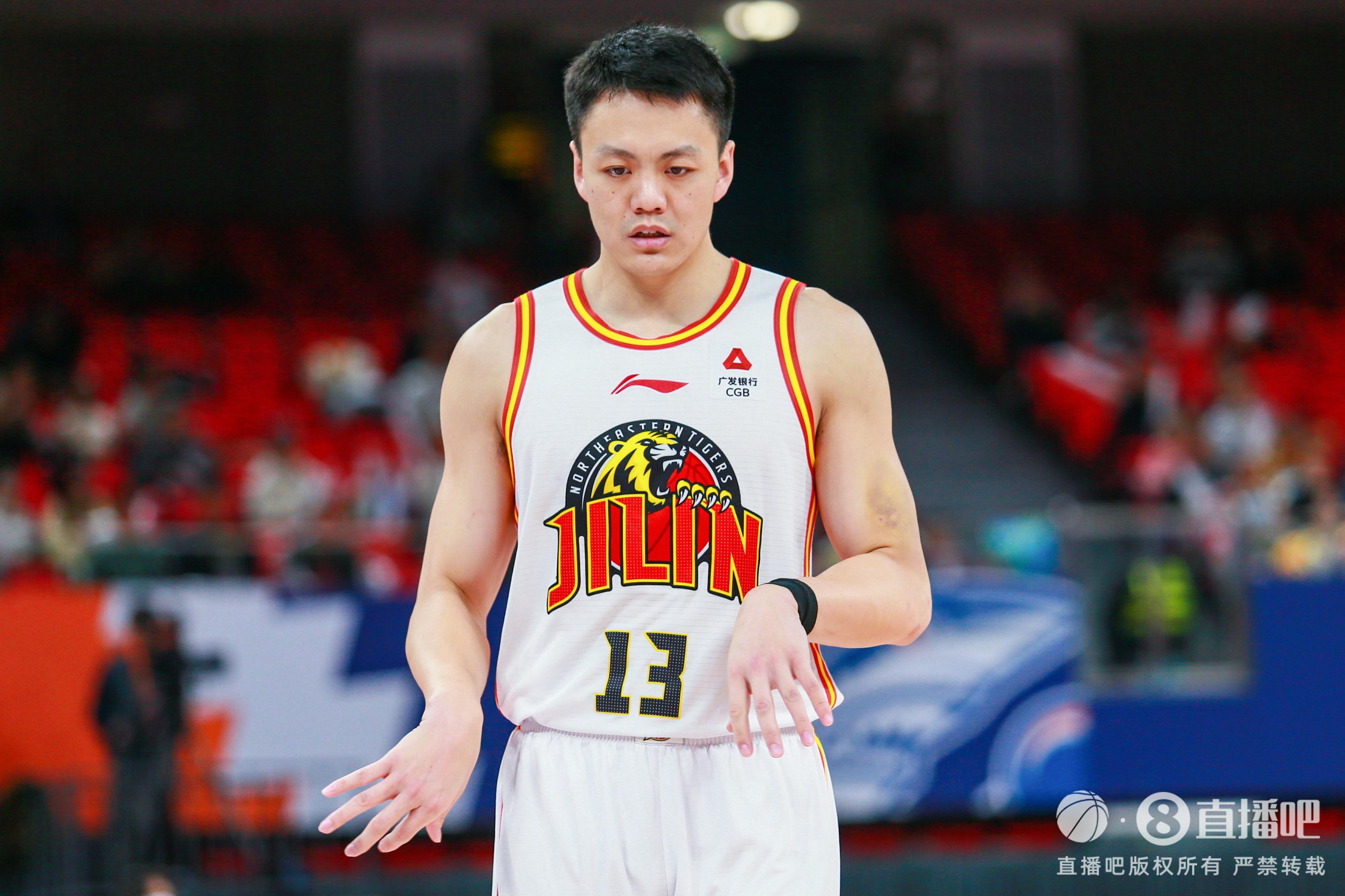 333体育|电竞-官方网站-媒体人：辽宁和吉林关于姜宇星的交易确定谈妥 交易合同已经落笔